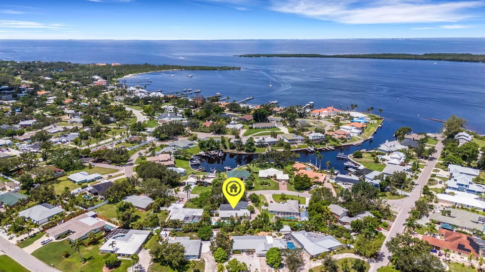Walking distance to Bishop's Point for stunning sunsets over the water. 