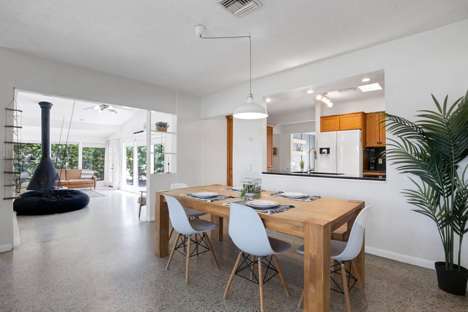 Large dinning room