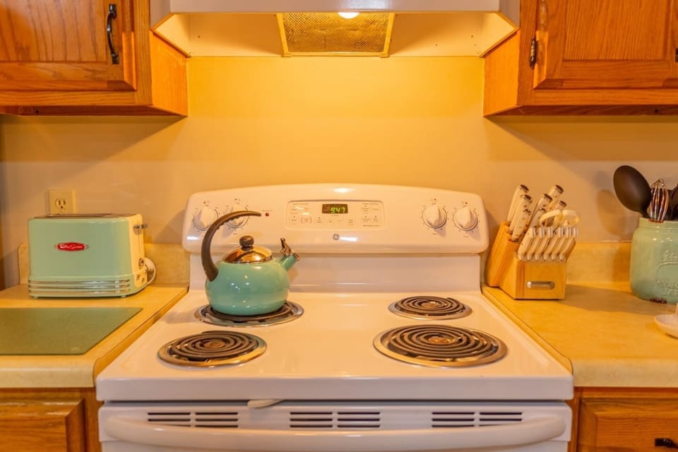 Full kitchen