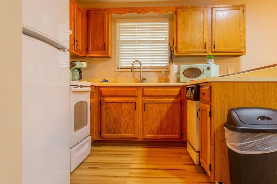Full kitchen
