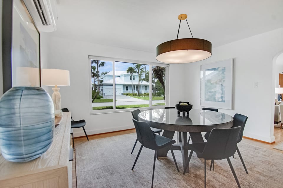 dining room 