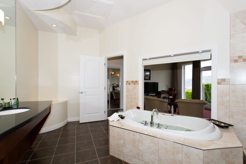 Shiraz Villa Bed and Breakfast in Osoyoos