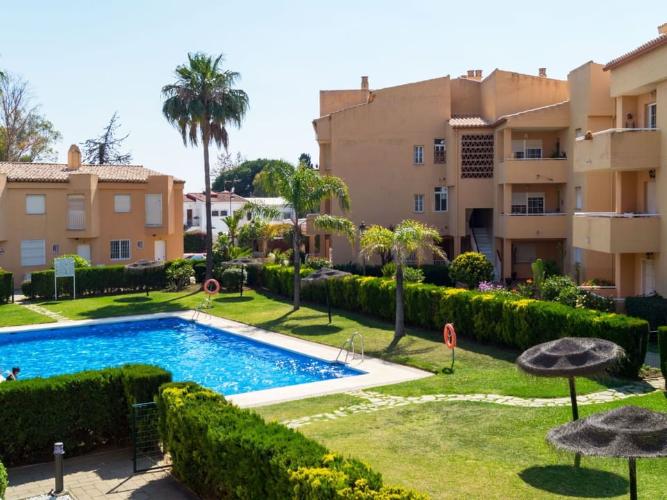 Plant, Water, Building, Sky, Property, Window, Tree, Swimming Pool, Architecture, House