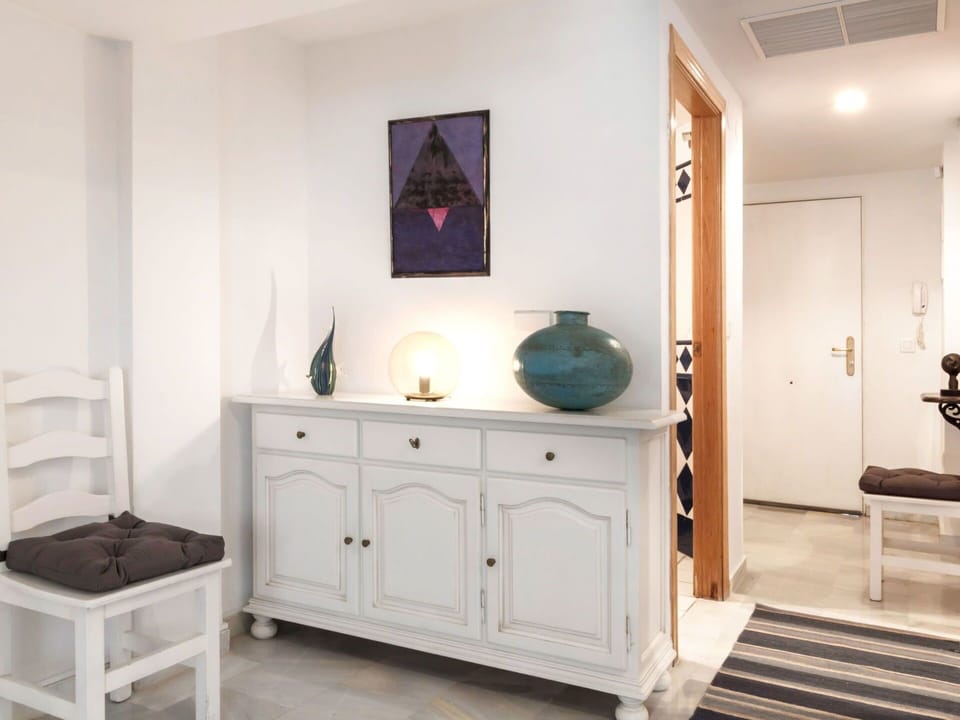 Property, Furniture, Cabinetry, Building, Wood, Drawer, Comfort, Interior Design, Floor, Wood Stain