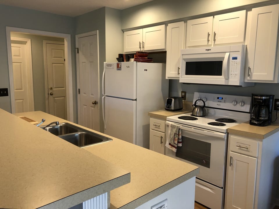 Fully Stocked Kitchen 
