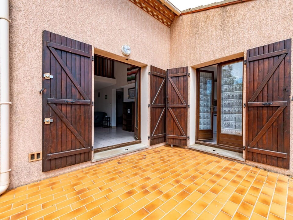 Property, Door, Window, Wood, Building, Interior Design, Architecture, Brick, Floor