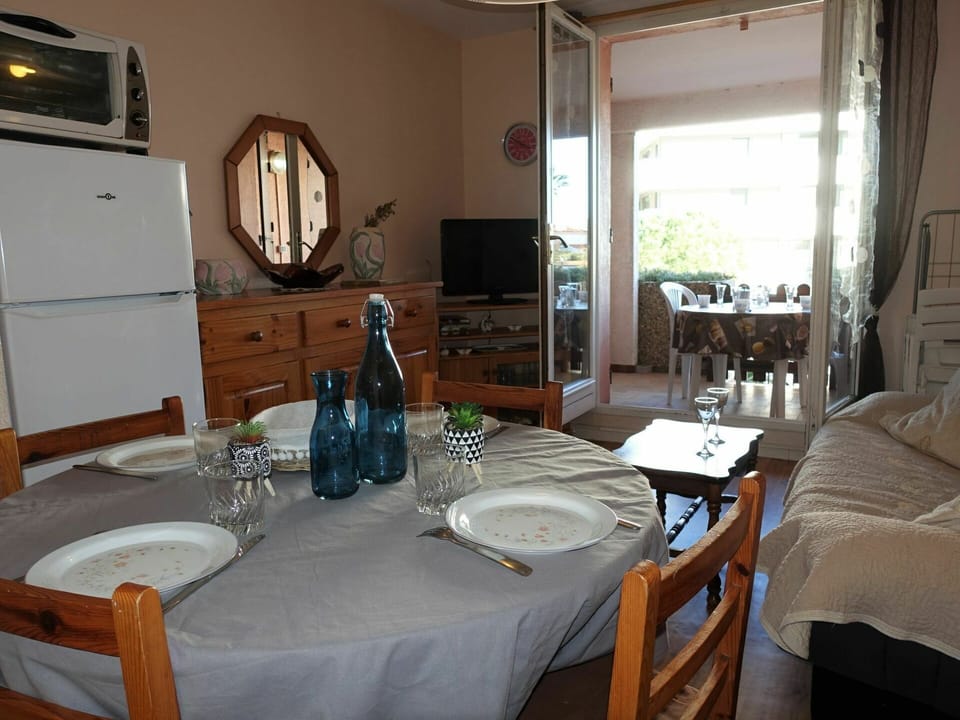 Table, Furniture, Property, Cabinetry, Mirror, Chair, Tableware, Wood, Bottle, Interior Design