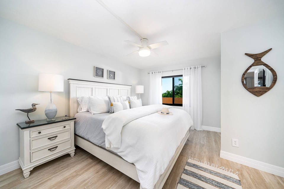 The bedroom suite is a restful retreat onto itself. After one vacation in this condo, you'll never want to stay anywhere else.