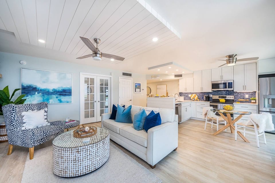 This condo is bright and cheery every day of the year.