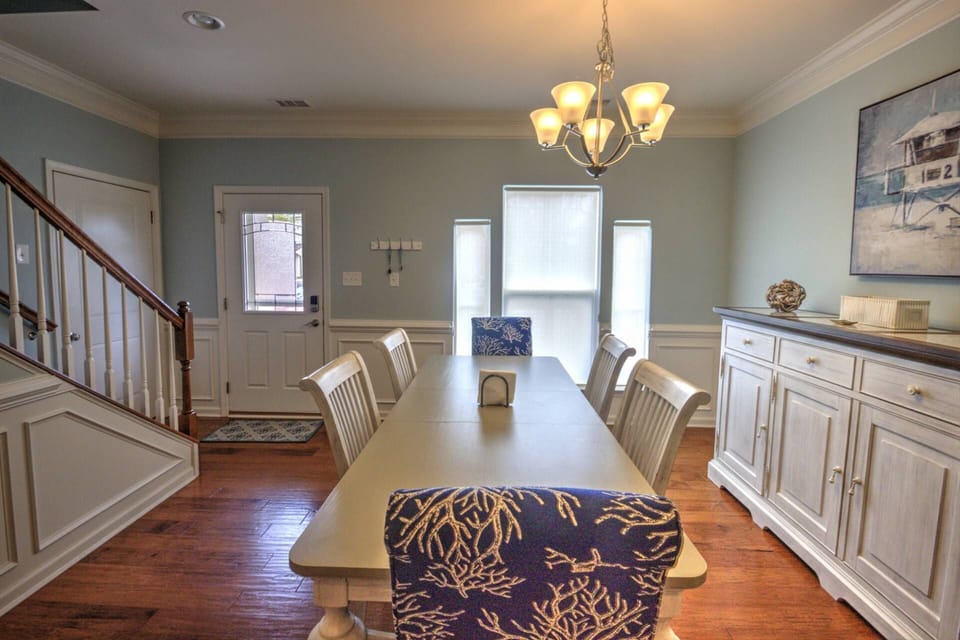 Room for eight at the dining room table.