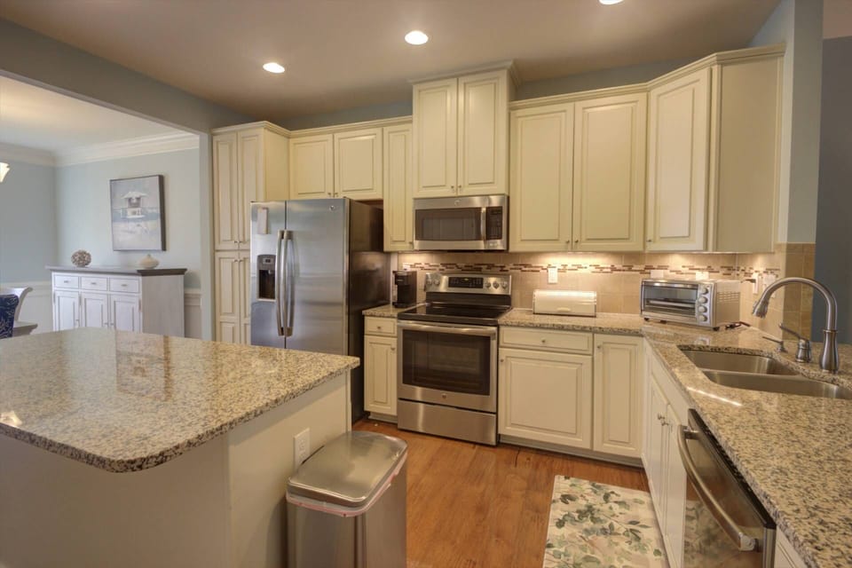 Plenty of room to prepare meals for the family in this fantastic kitchen!