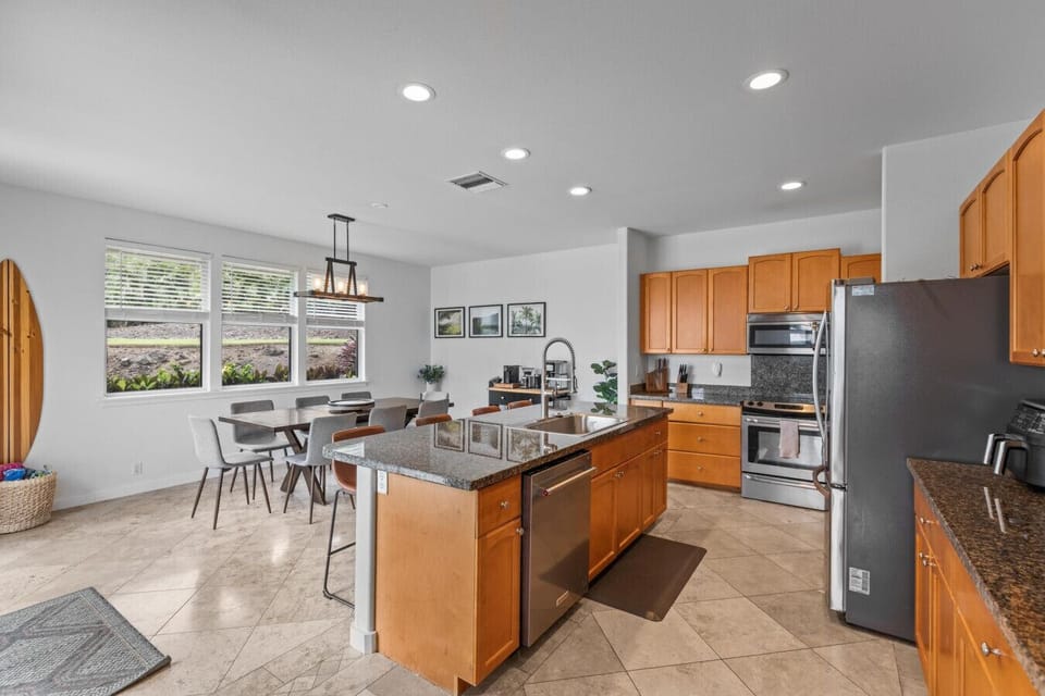 Full kitchen with lots of counter space