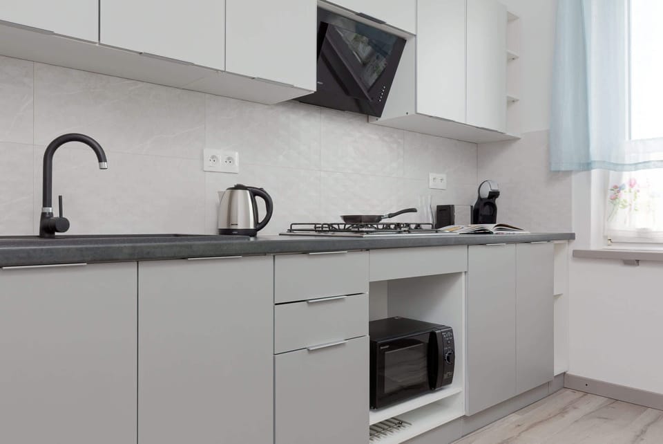 Modern well-rented kitchen with quality appliances.