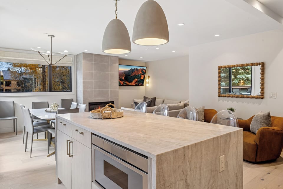 1.03-telluride-seven-summits-kitchen1