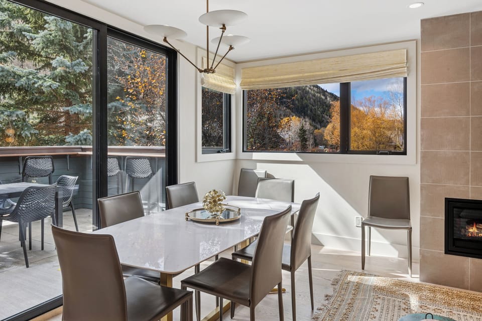 1.05-telluride-seven-summits-dining