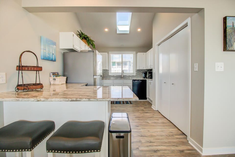 Next Time Down-Kitchen Breakfast Bar