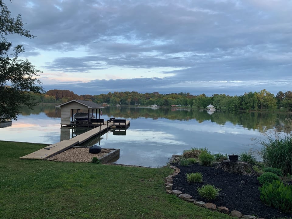 Lakefront Oasis. Enjoy nature, boating, kayaking, abd making memories!