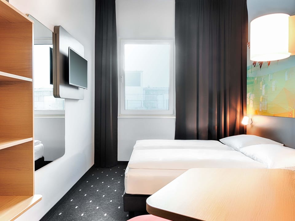 Double Room | Hypo-allergenic bedding, desk, blackout drapes, soundproofing