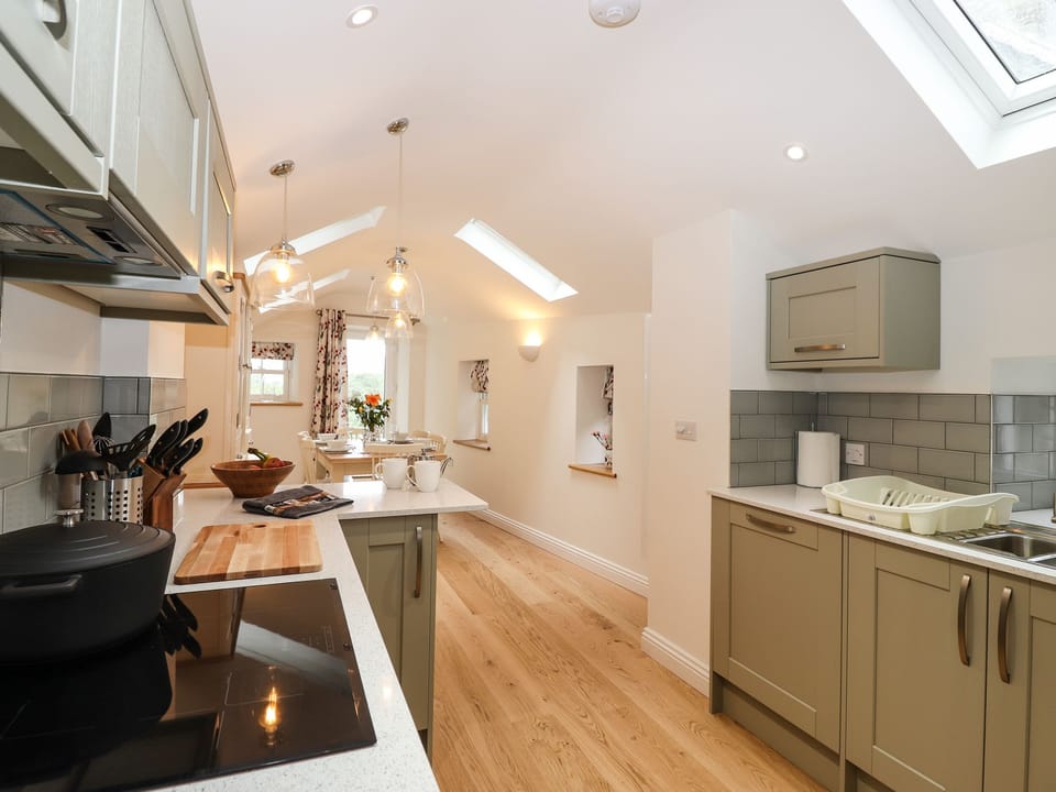Cottage | Private kitchen | Fridge, microwave, dishwasher, electric kettle