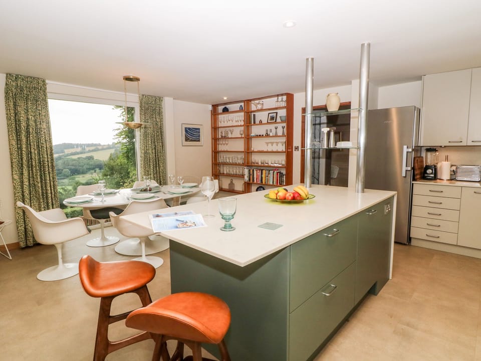Cottage | Private kitchen | Fridge, microwave, dishwasher, cookware/dishes/utensils