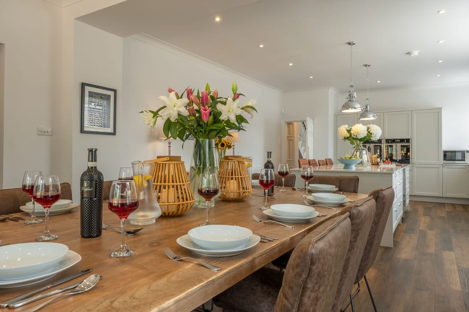 Ground floor: Spacious dining kitchen