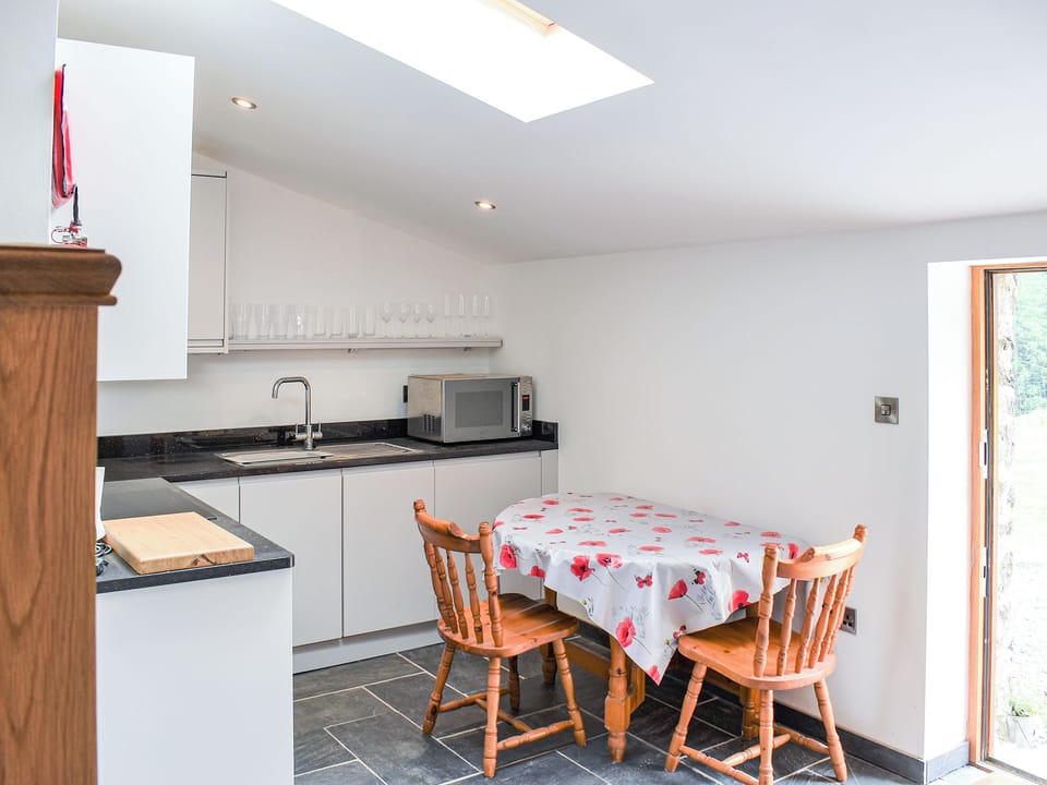 Kitchen/diner | Slade Cottage - Slade Farm, Brayford