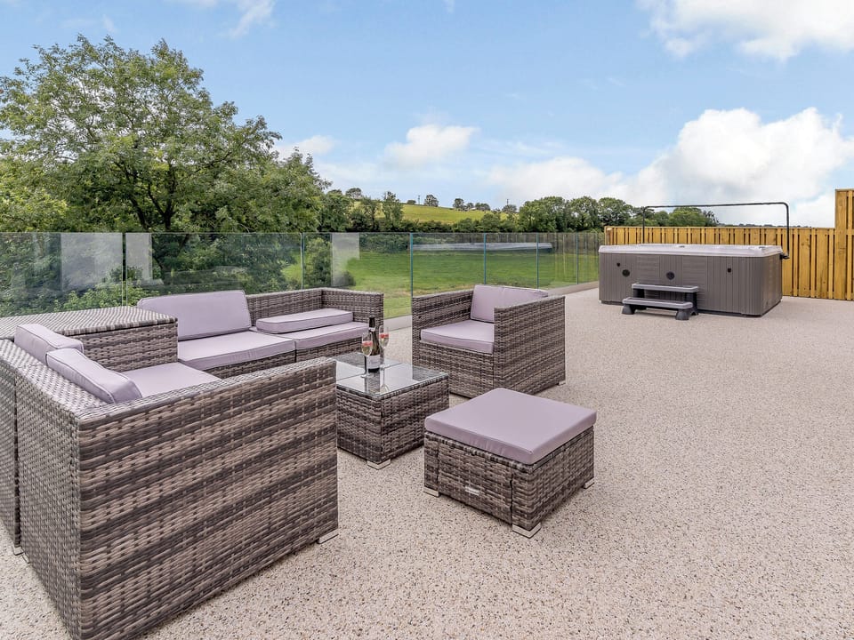 Sitting-out-area | Cwmporthman Farm Cottage, Blaenporth