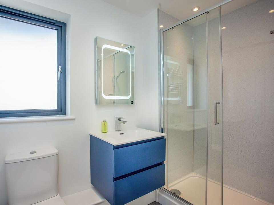 En-suite | Foxglove - Bincombe Country Cottages, Over Stowey, near Bridgwater