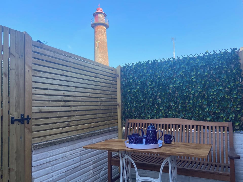 Sitting-out-area | Smile &rsquo;n&rsquo; Wave, Gorleston-on-Sea
