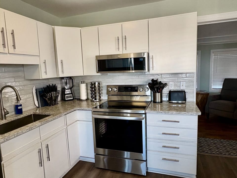 In 2024, new LG convection range and subway backsplash were added.  