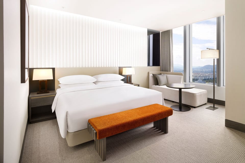 Deluxe Room, 1 King Bed | Free minibar, in-room safe, desk, blackout drapes