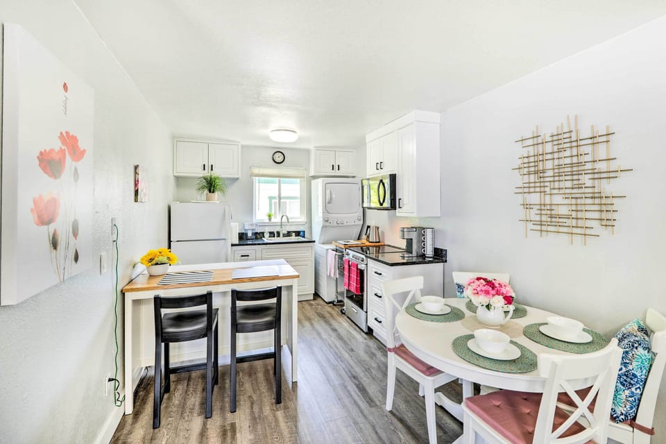 Dining Area | Dishware Provided