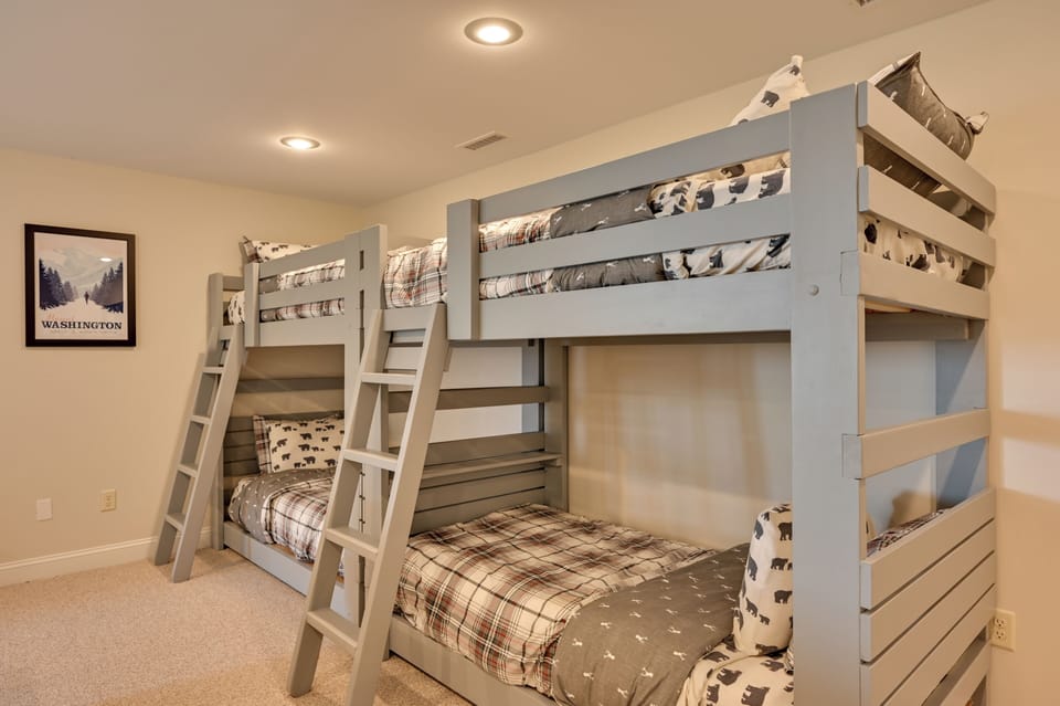 Basement | 2 Twin Bunk Beds