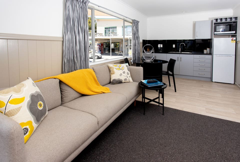 Two Bedroom Motel | Private kitchenette | Highchair