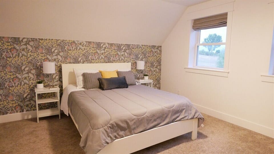 Bedroom 5 with ensuite bathroom