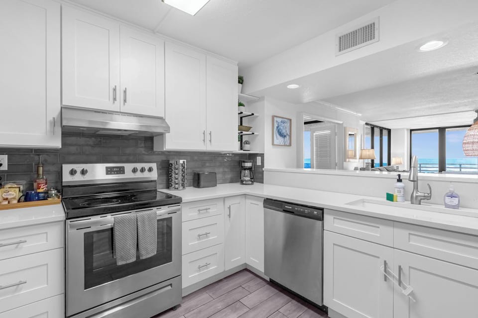 Chef's Haven: Sleek and modern kitchen with ocean views