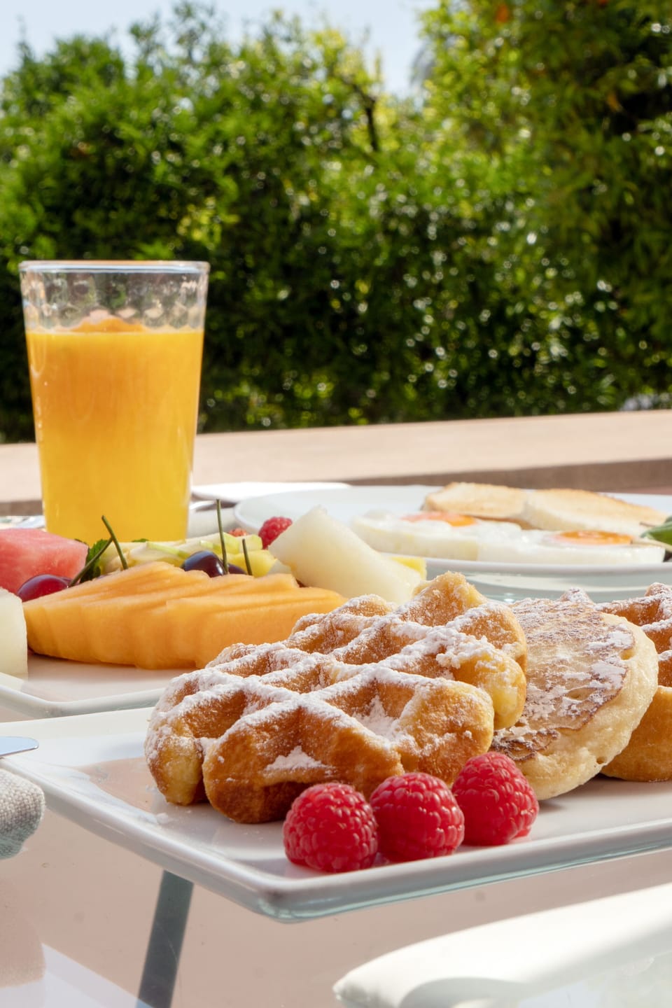 Free daily buffet breakfast