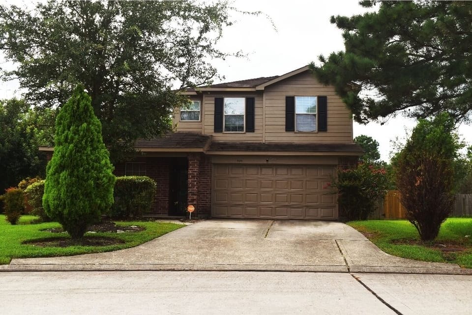 Entire 4 bdrm 2 &1/2 bath family home in quiet residential neighborhood.