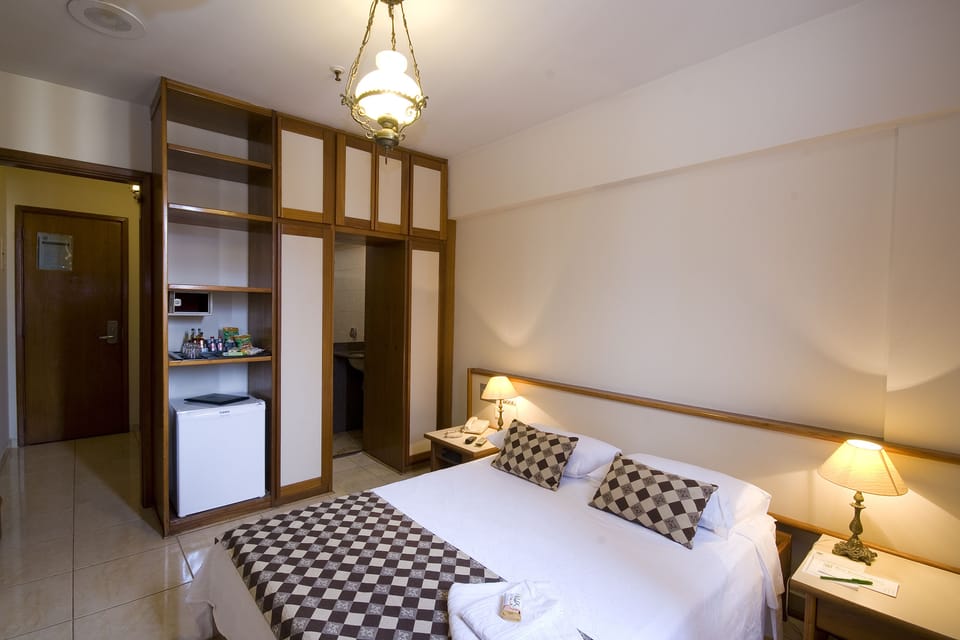 Hypo-allergenic bedding available, minibar, desk, blackout drapes