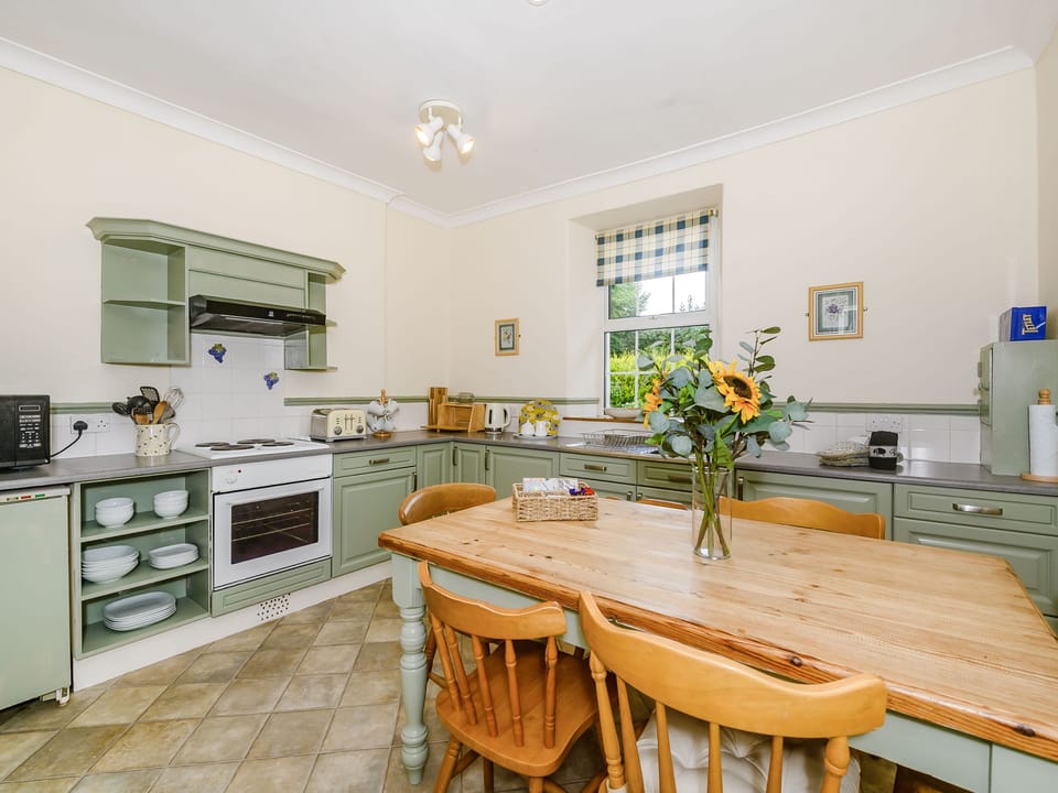 Cottage | Private kitchen | Fridge, microwave, electric kettle, toaster