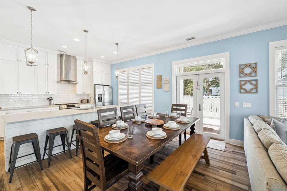 Dining Area with Seating for 8 - Perfect for Gourmet Dinners
