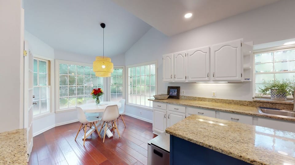 Breakfast Nook with Seating for Four