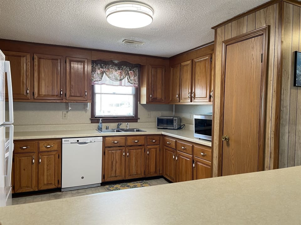 Cottage, 5 Bedrooms | Private kitchen | Fridge