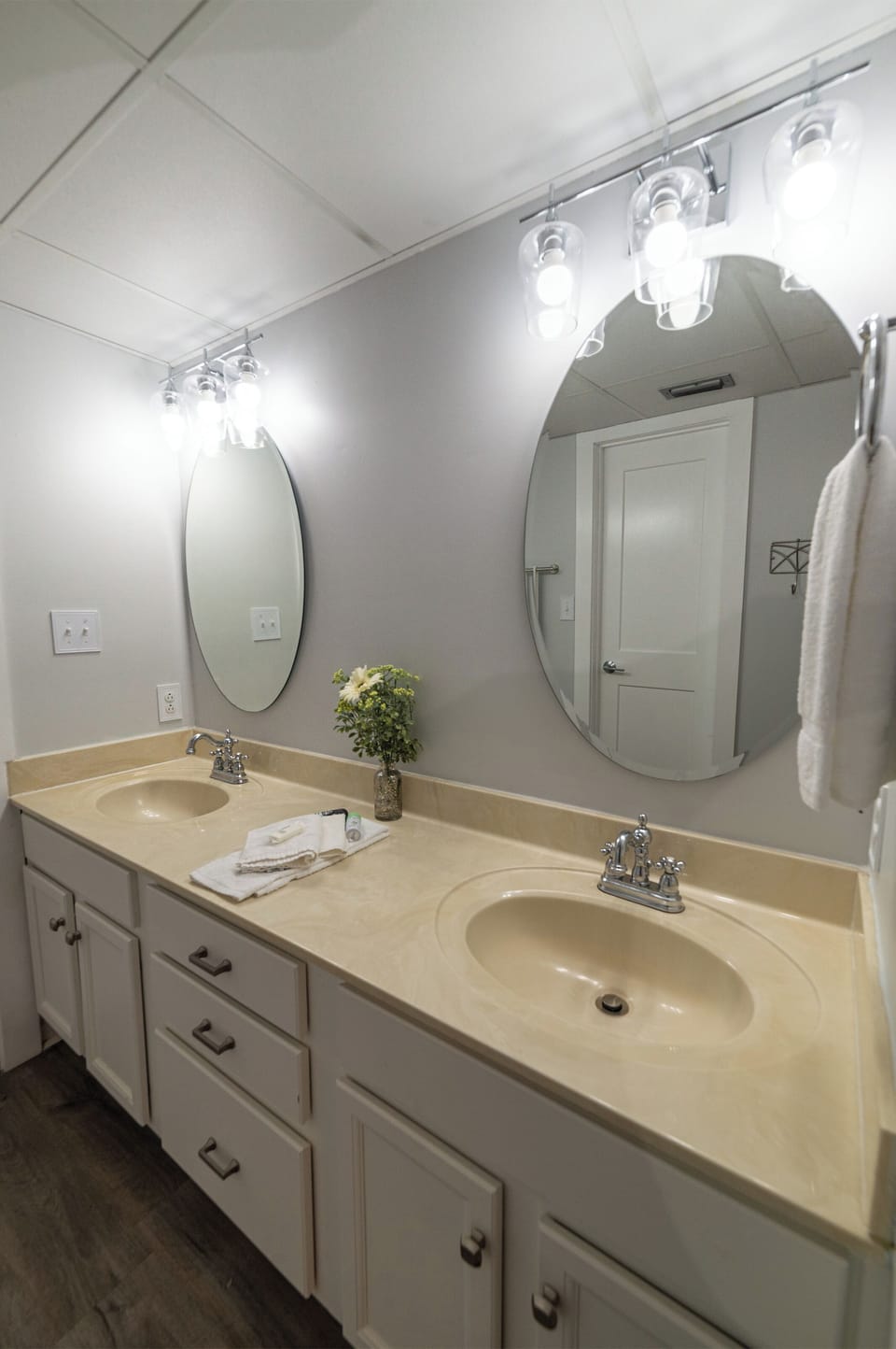 The Sunshine Shores en-suite bathroom has a double vanity in the dressing area.