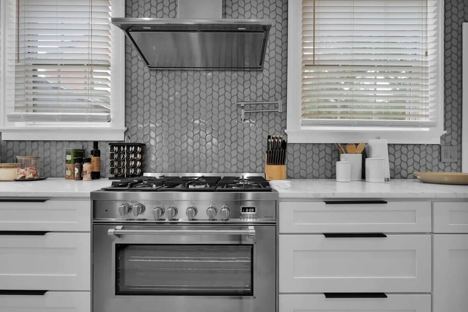 Fully-equipped chef's kitchen for a a home-cooked meal