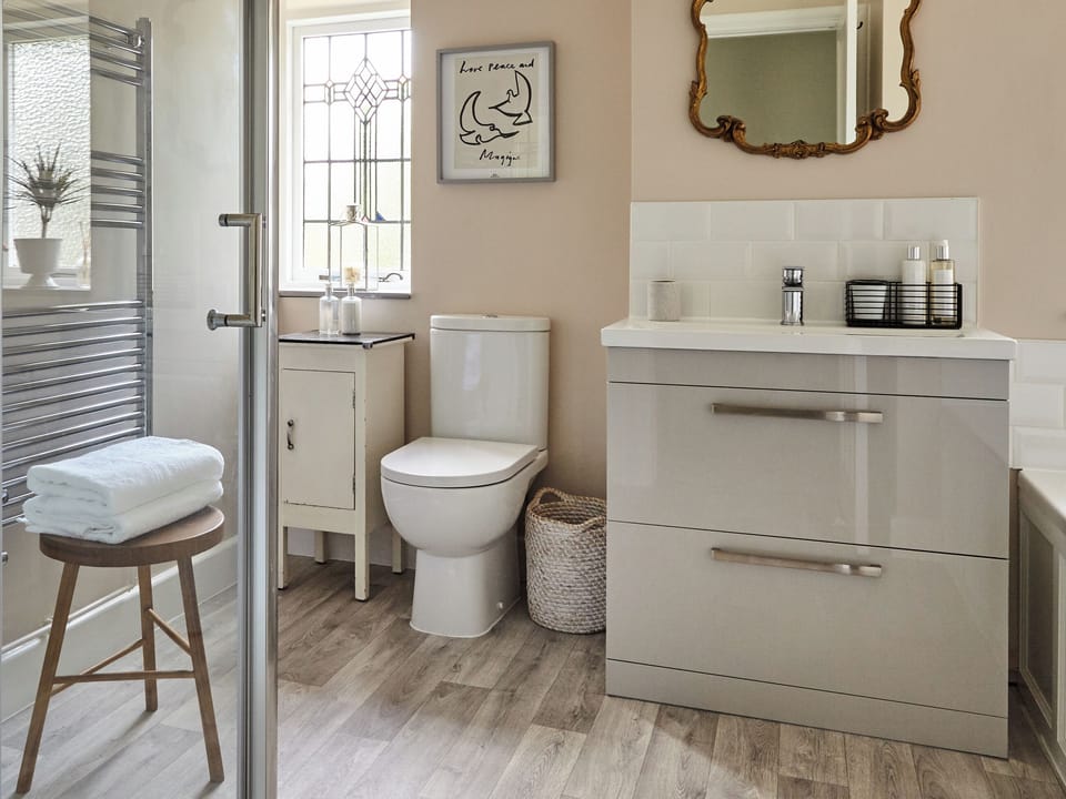 Bathroom | Green Acres, Llangollen
