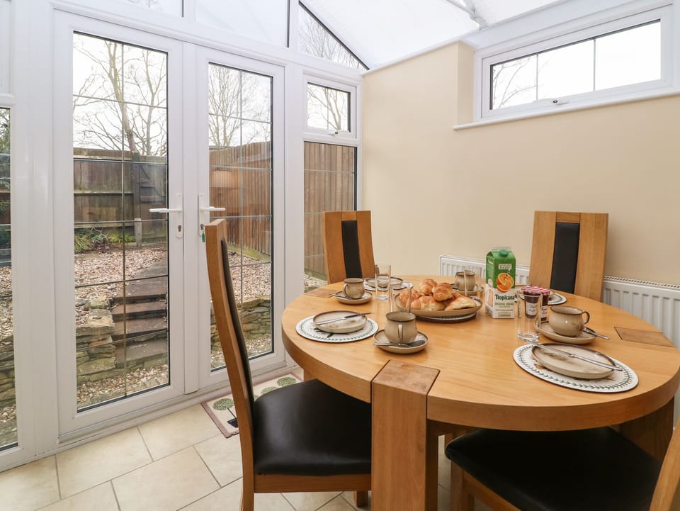 Cottage | Dining