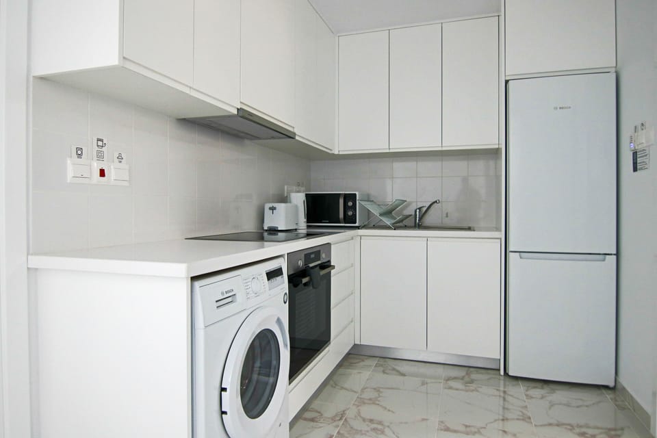 Luxury Double Room | Private kitchen | Dining tables