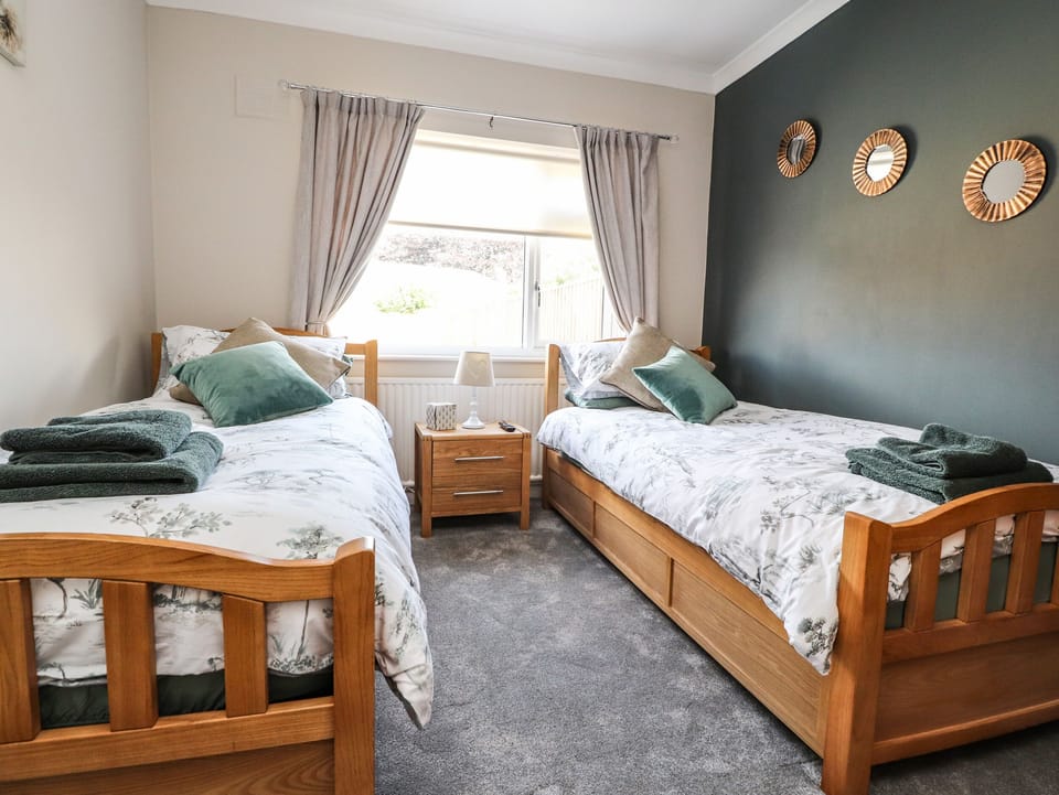 Cottage | 2 bedrooms, individually decorated, individually furnished, free WiFi