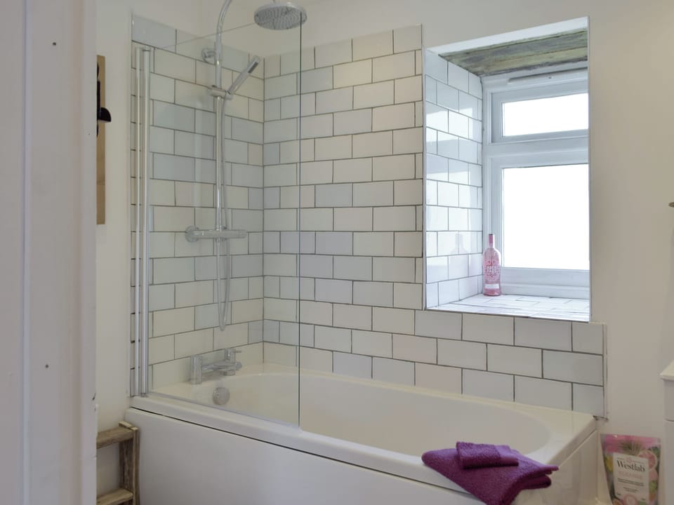 En-suite | Pipistrelle Cottage - Upper Farm Barns, Mathry, near St Davids